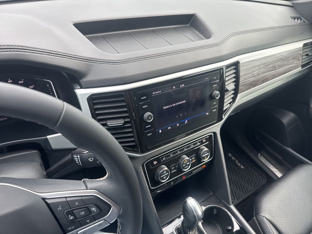2022 Volkswagen Atlas Cross Sport SE Technology photo 30