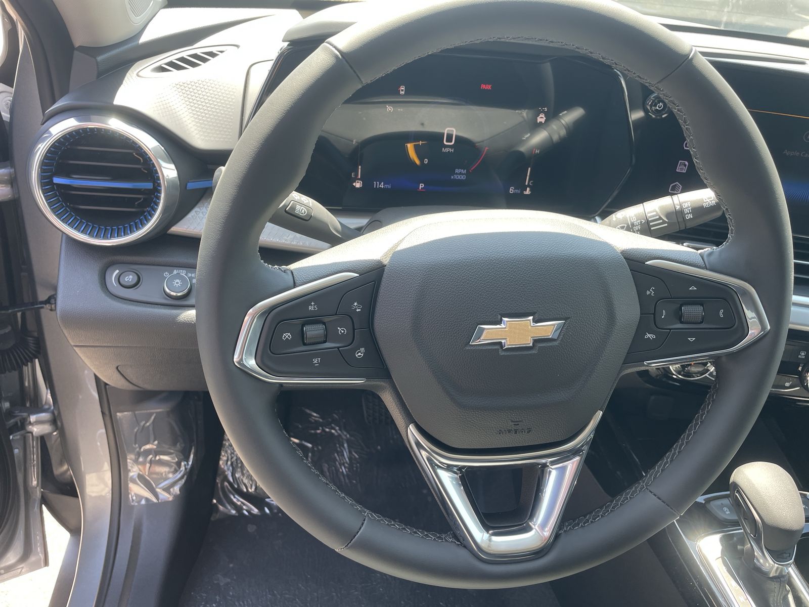 2025 Chevrolet Trax LT photo 11