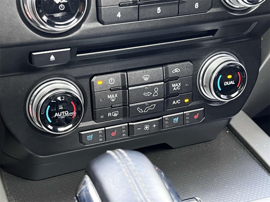 2017 Ford F-150 Lariat photo 28