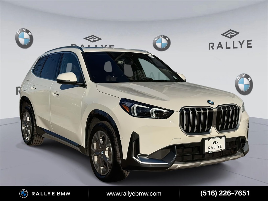 2025 BMW X1 28i's photo