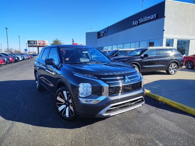 2026 Mitsubishi Outlander SE's photo