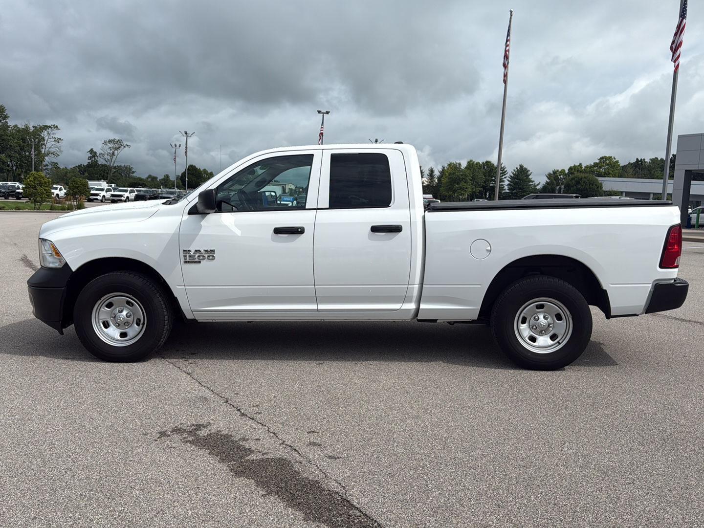 2023 Ram 1500 Classic Tradesman photo 3