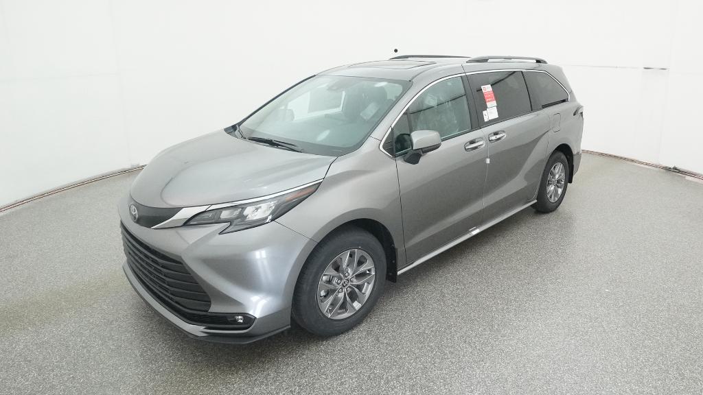 2026 Toyota Sienna XLE's photo