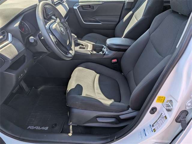 2021 Toyota RAV4 LE photo 8