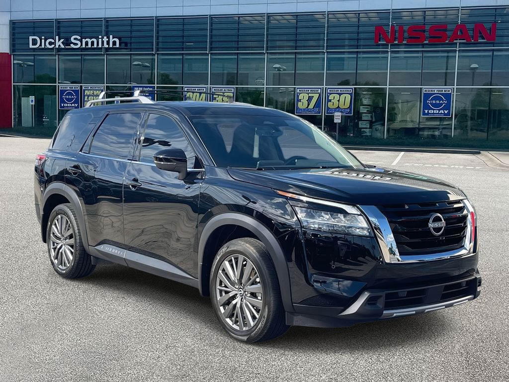 2024 Nissan Pathfinder SL's photo