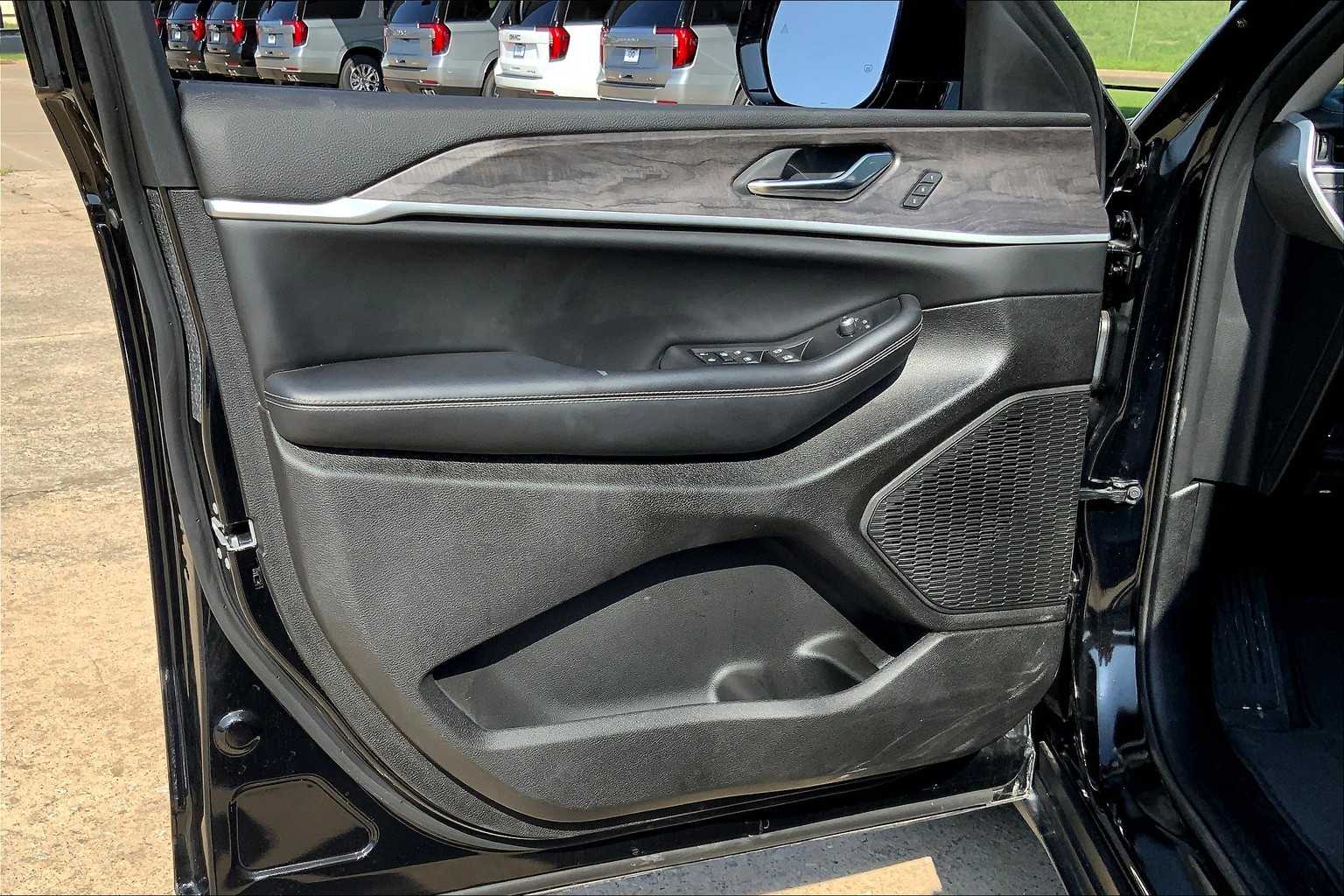2024 Jeep Grand Cherokee Sport photo 17