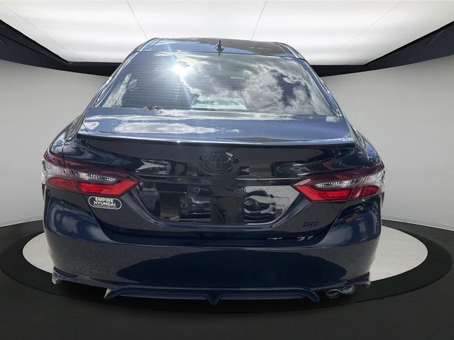 2022 Toyota Camry SE photo 4