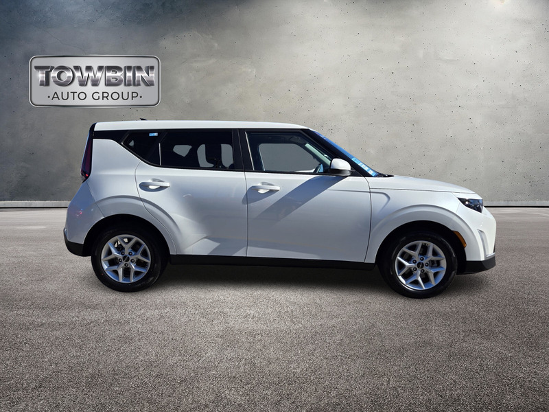 2024 Kia Soul LX photo 3