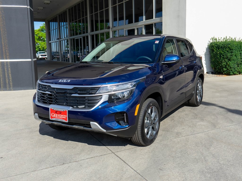 2026 Kia Seltos LX photo 3