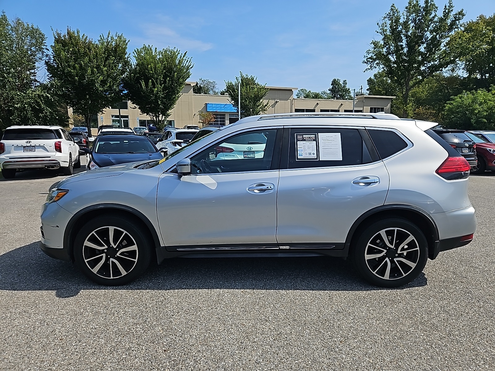 2017 Nissan Rogue SL photo 2