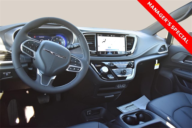 2025 Chrysler Pacifica photo 13