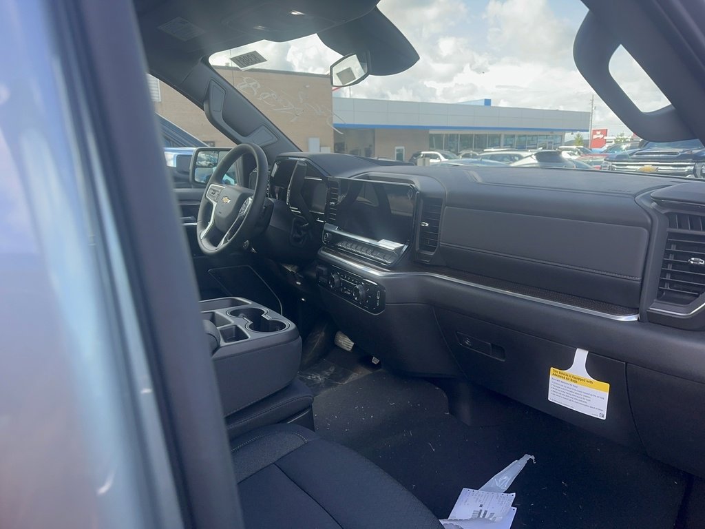 2026 Chevrolet Silverado 1500 LT photo 4