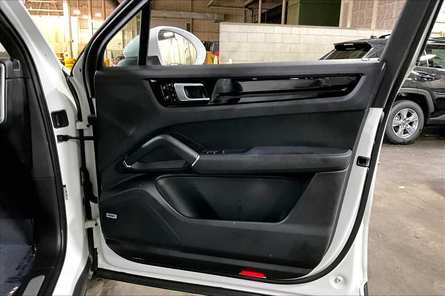 2020 Porsche Cayenne photo 20