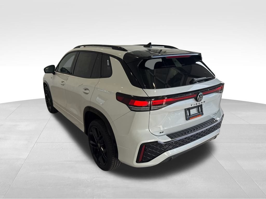 2025 Volkswagen Tiguan SE R-Line Black photo 3