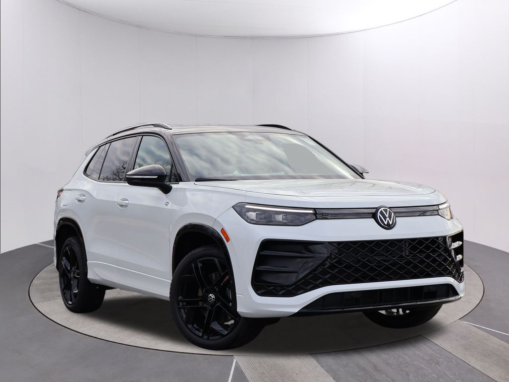 2026 Volkswagen Tiguan SE R-LINE BLACK's photo