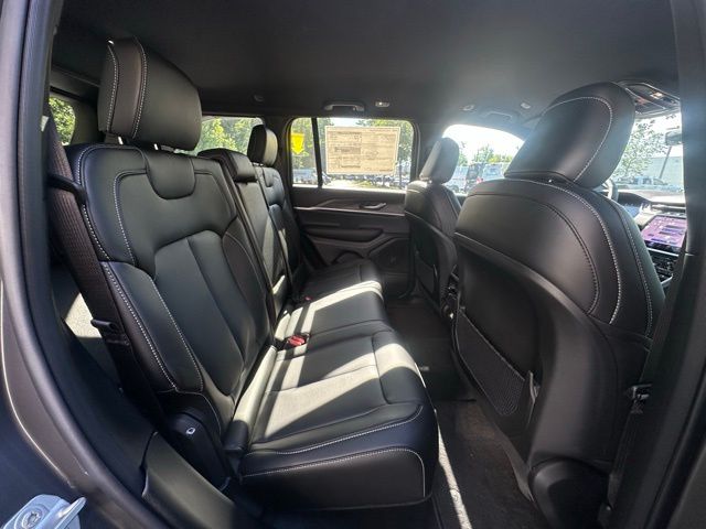 2025 Jeep Grand Cherokee Limited photo 28