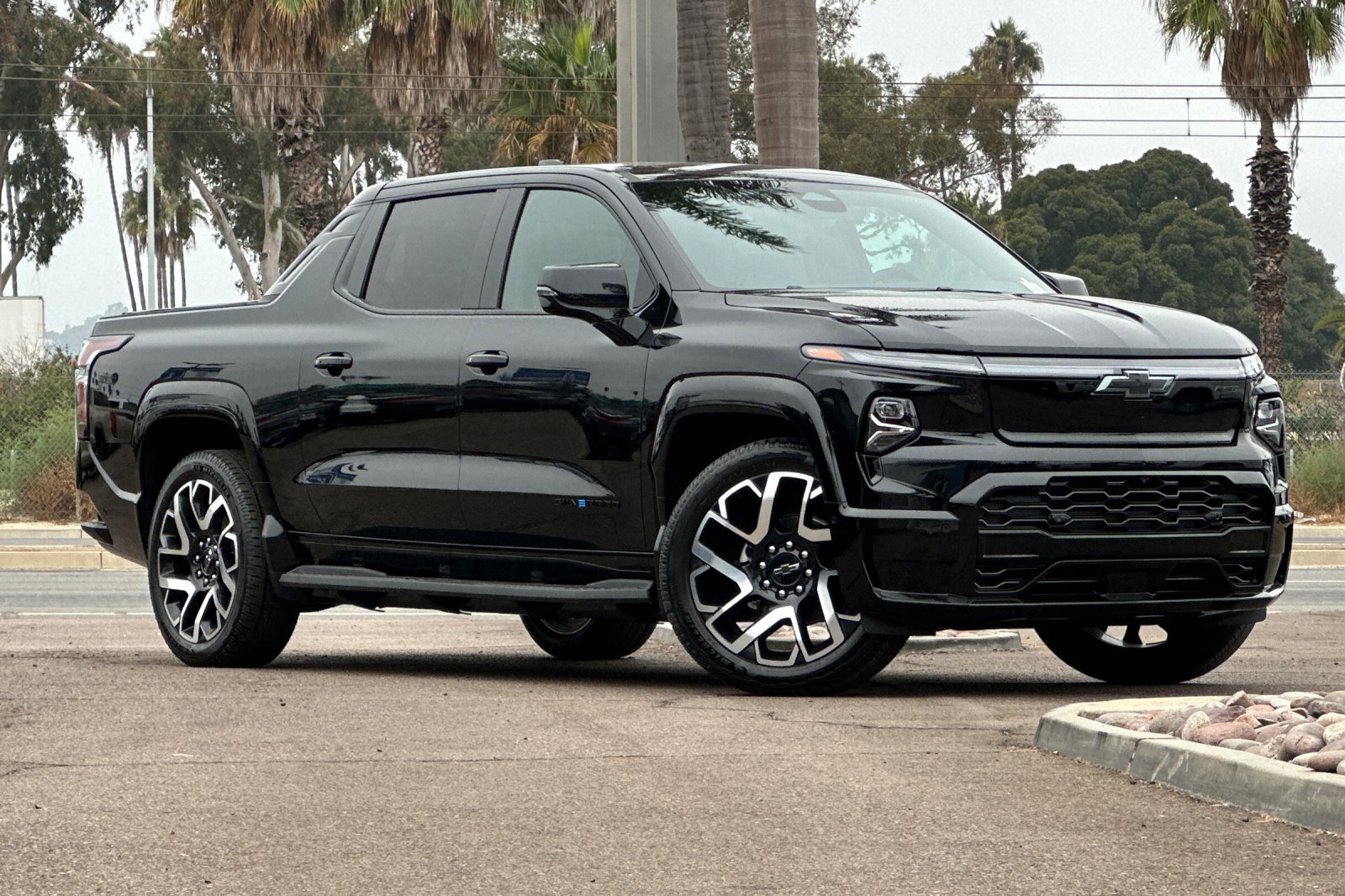2024 Chevrolet Silverado EV RST photo 2