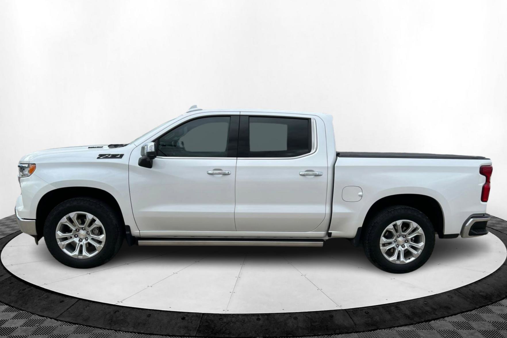 2023 Chevrolet Silverado 1500 LTZ photo 2