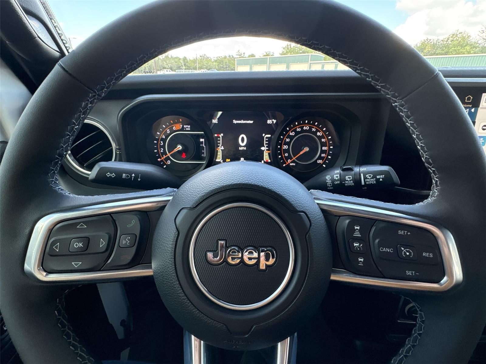 2025 Jeep Wrangler Sahara photo 14