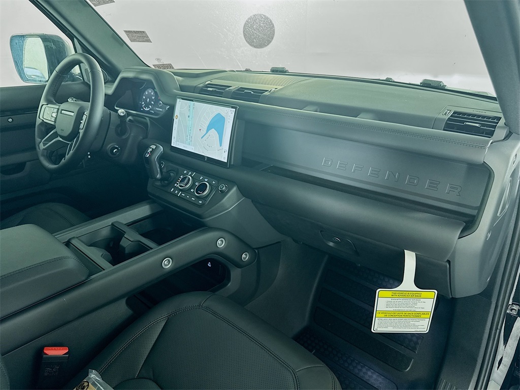 2025 Land Rover Defender 130 X-Dynamic SE photo 26