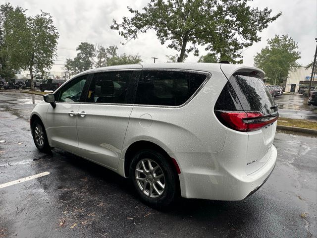 2026 Chrysler Pacifica photo 7