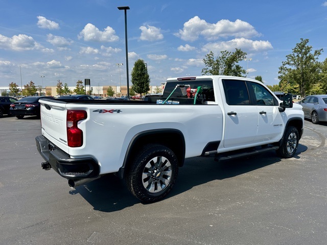 2024 Chevrolet Silverado 2500HD Custom photo 3