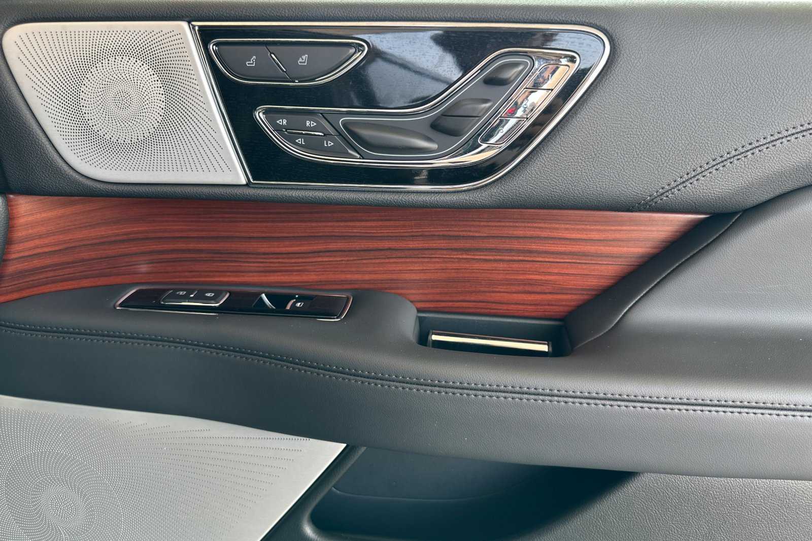 2024 Lincoln Navigator L Reserve photo 17