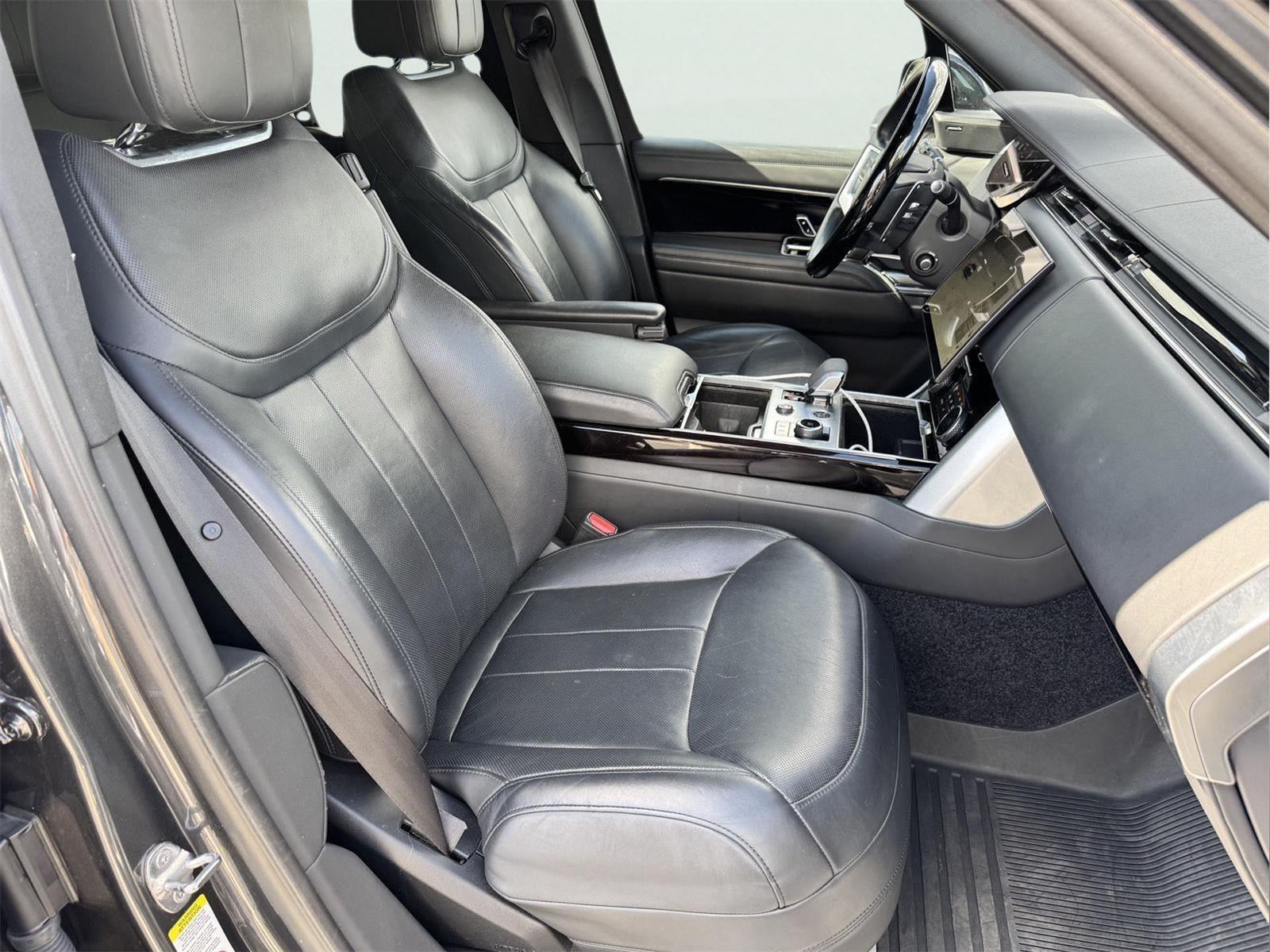 2023 Land Rover Range Rover SE photo 15