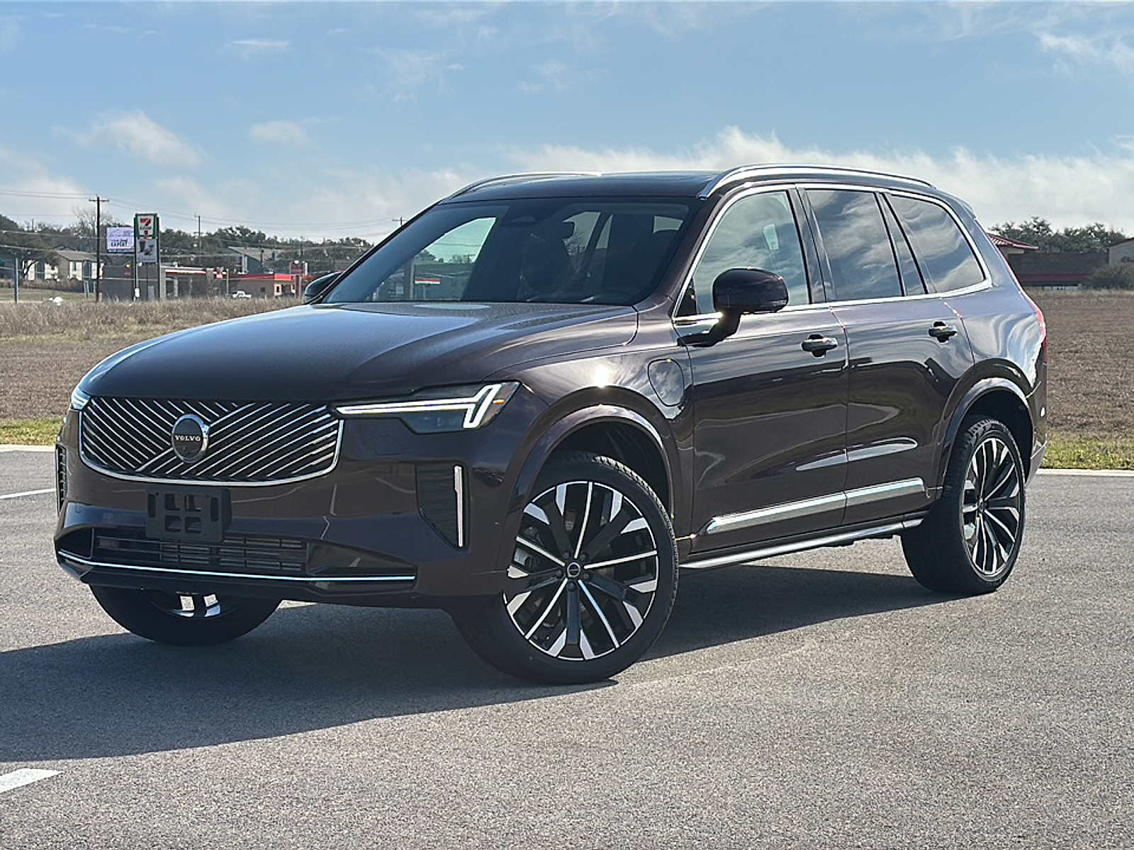 New 2025 Volvo XC90 Plug-In Hybrid T8 Ultra 7-Seater SUV in