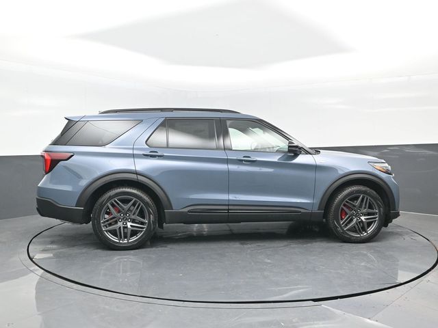 2026 Ford Explorer ST-Line photo 2