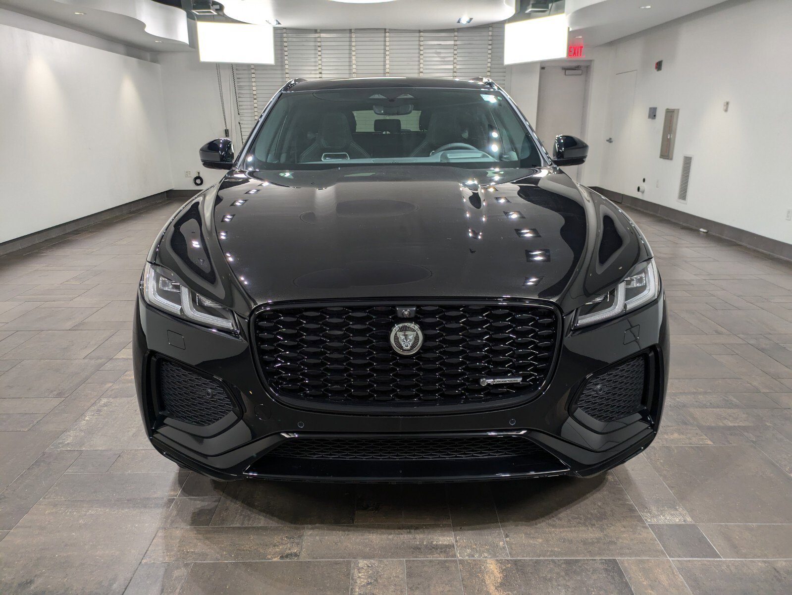 2025 Jaguar F-PACE R-Dynamic S P250 photo 2