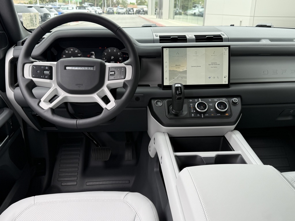 2025 Land Rover Defender 110 S photo 19
