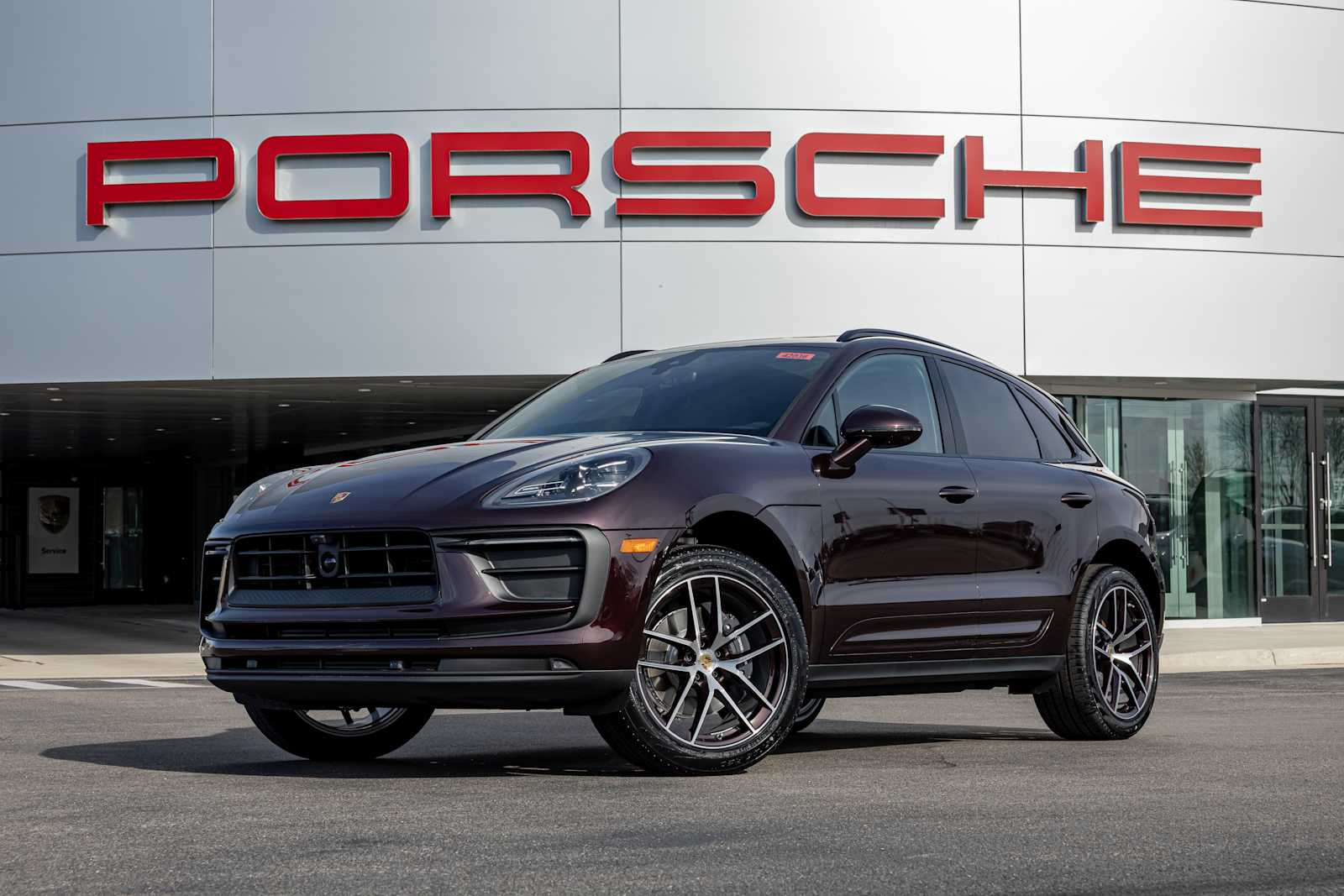 2025 Porsche Macan Base's photo