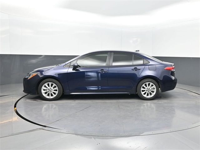 2022 Toyota Corolla LE photo 2