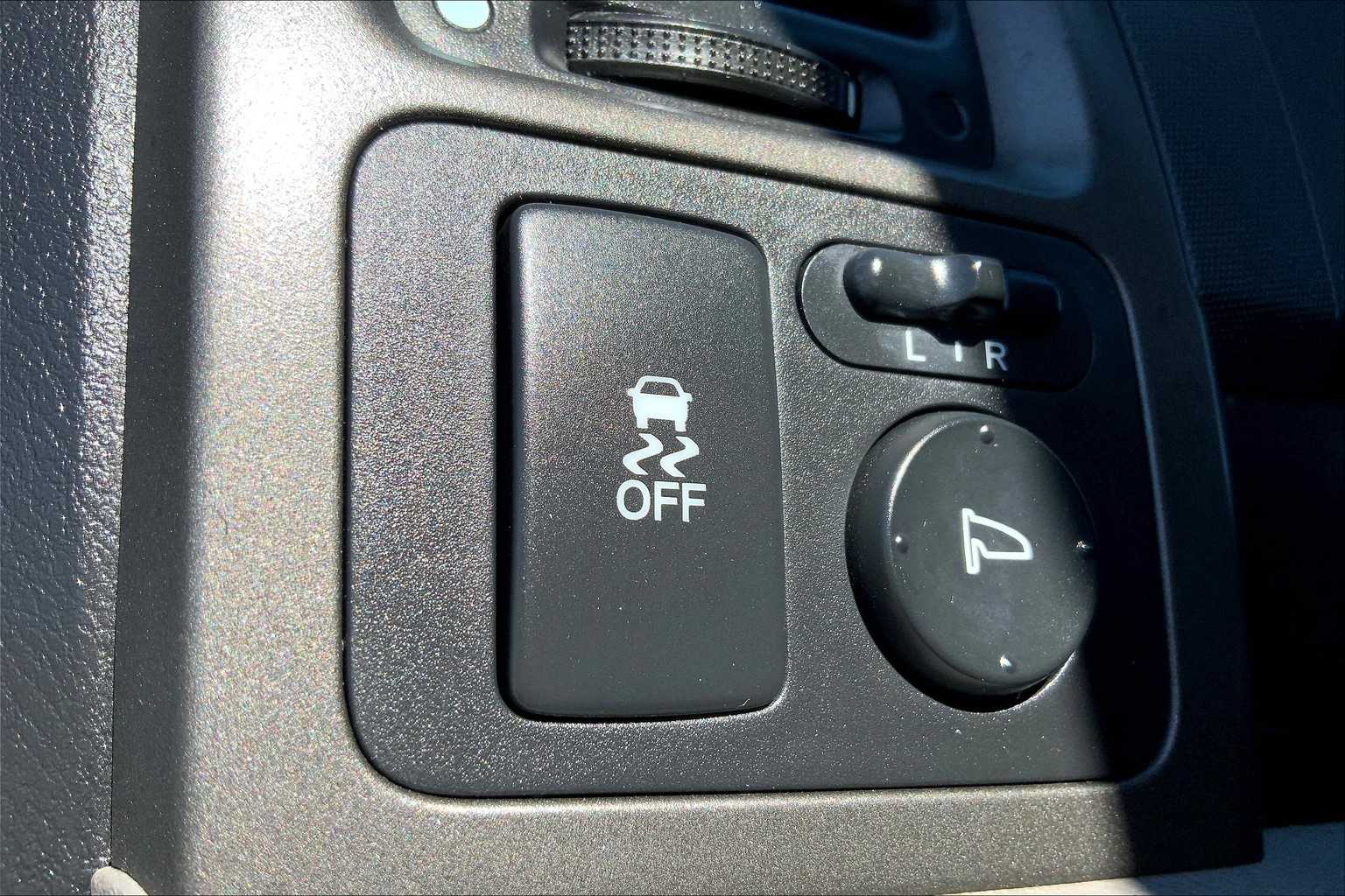2010 Honda CR-V LX photo 27