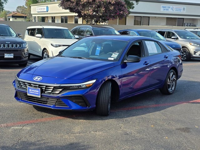 2025 Hyundai Elantra SEL Sport photo 4