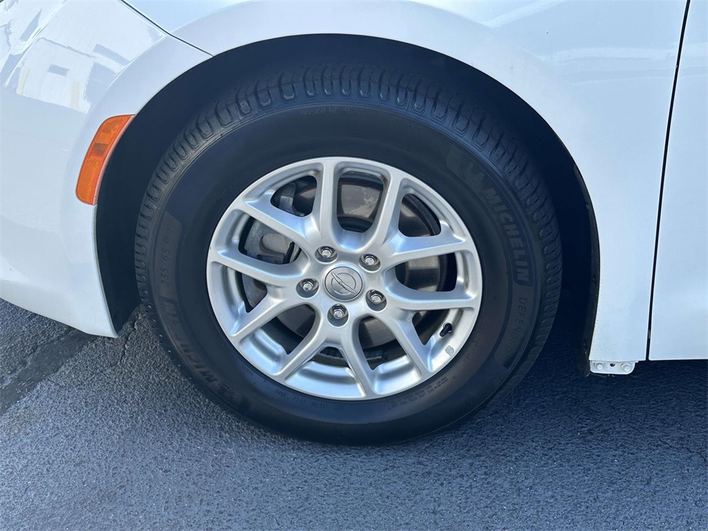 2020 Chrysler Voyager LXi photo 4