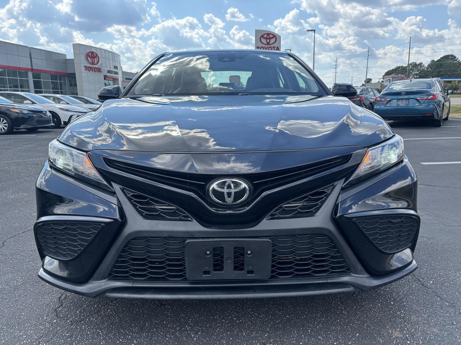 2021 Toyota Camry SE photo 2