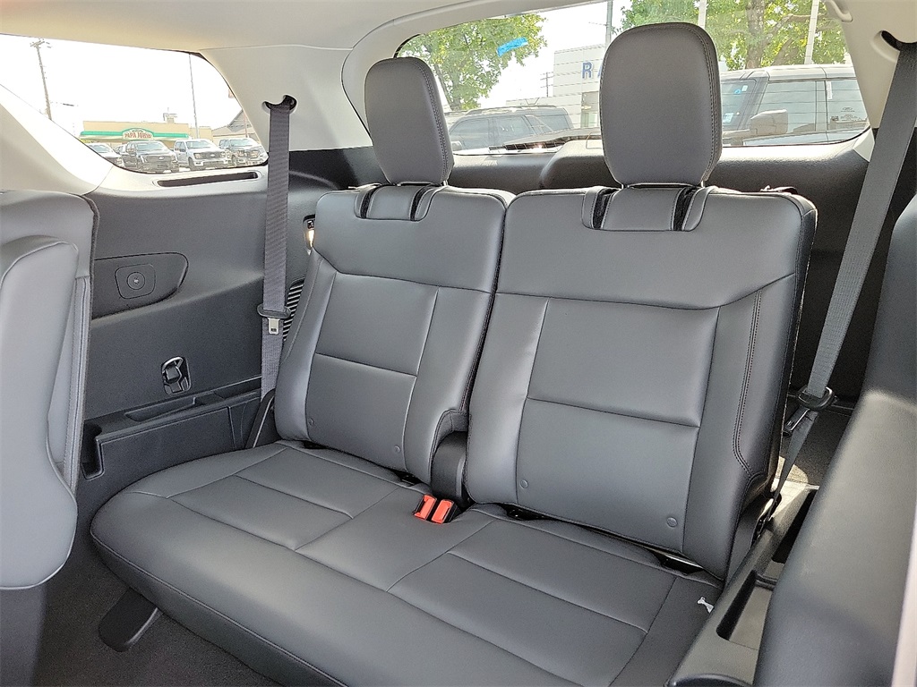 2025 Ford Explorer photo 8