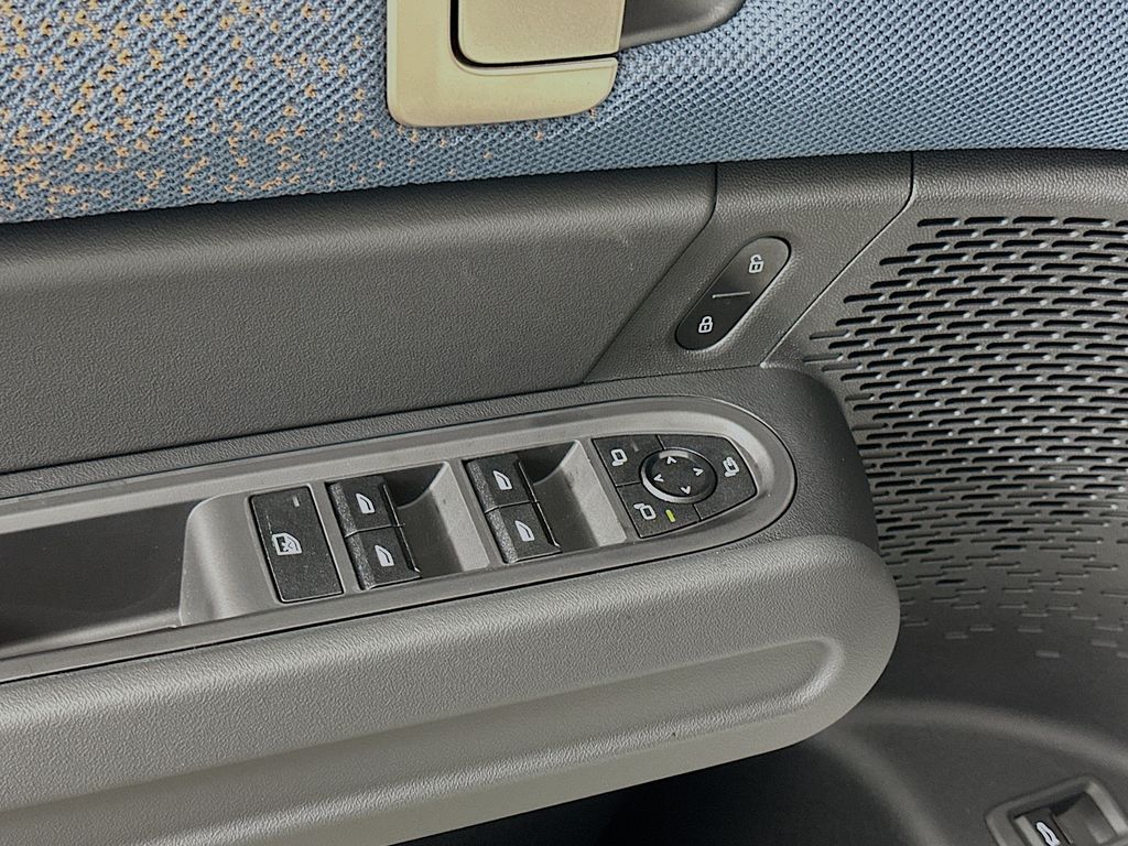 New 2025 White MINI Signature Plus image 20