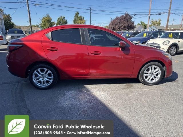 2017 Toyota Yaris iA Base photo 2