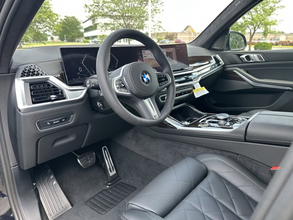 New 2026 Carbon Black Metallic BMW xDrive40i image 17