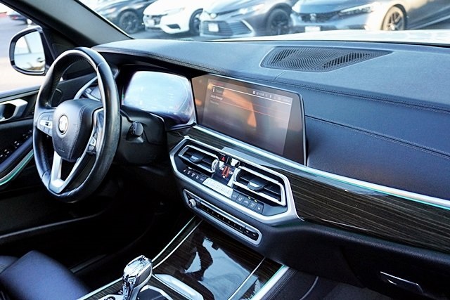 Used 2020 White BMW sDrive40i image 10