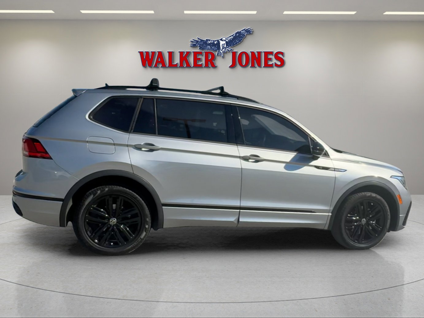 2022 Volkswagen Tiguan SE R-Line Black photo 2