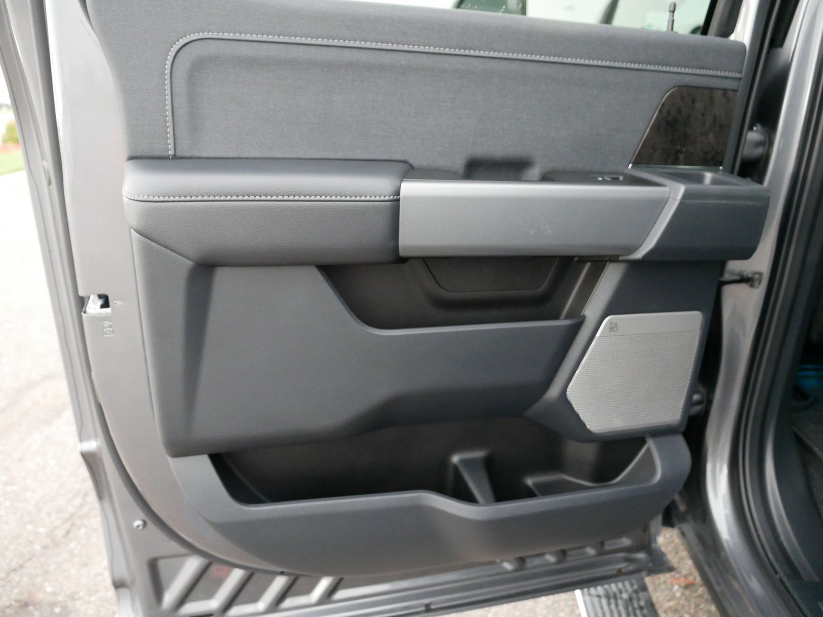 2024 Ford F-350 Lariat photo 14