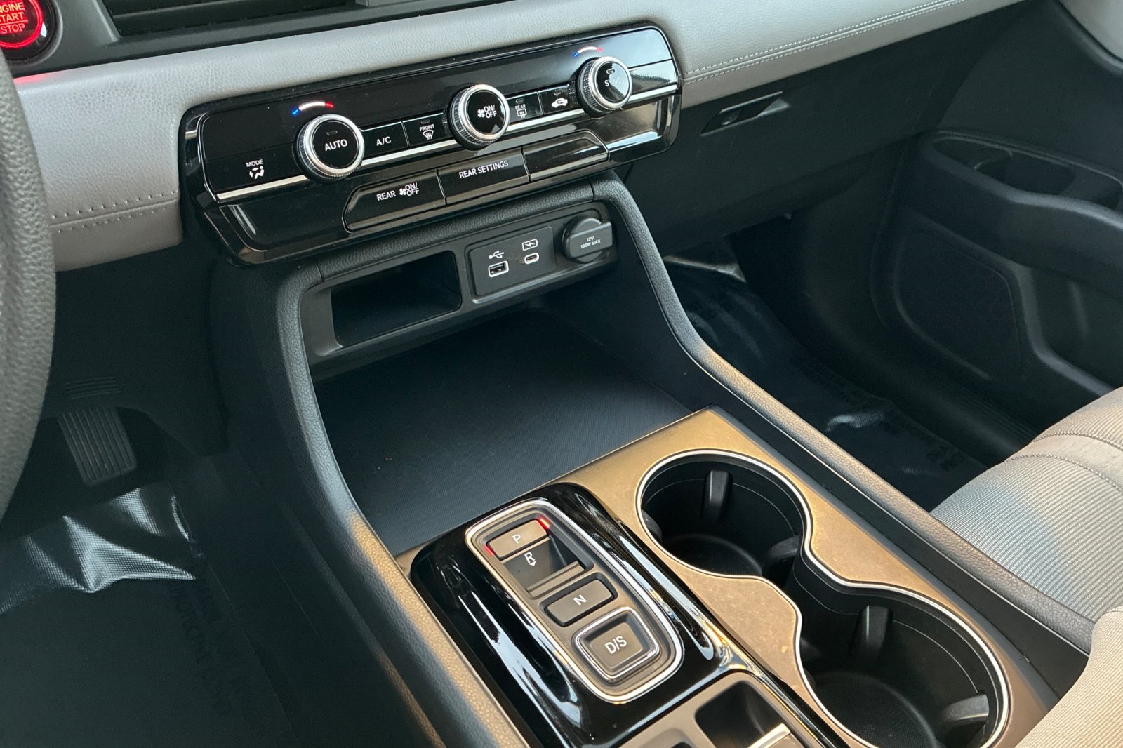 2023 Honda Pilot LX photo 22