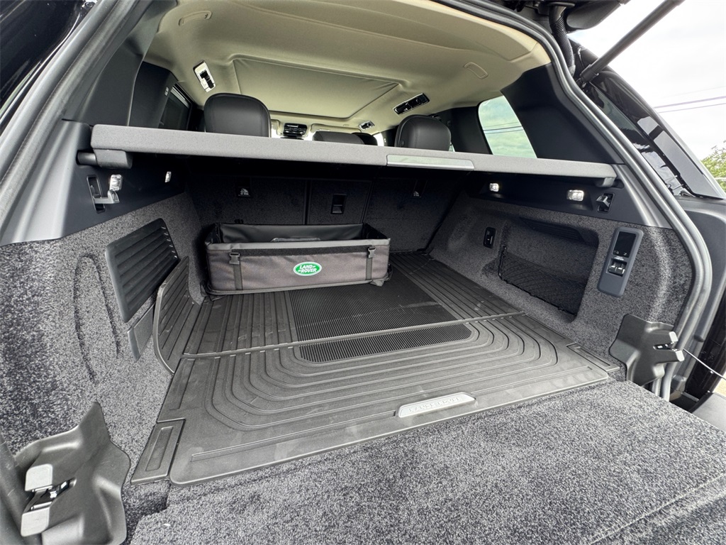 2025 Land Rover Range Rover SE photo 17