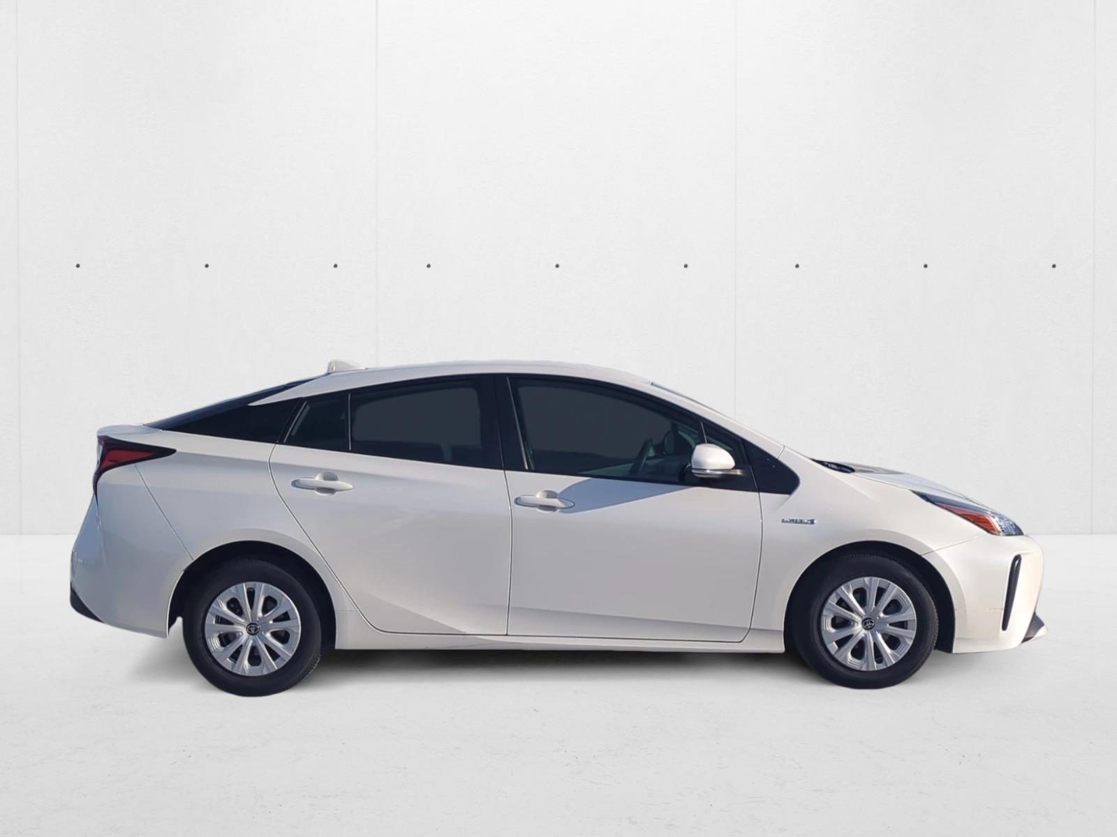2020 Toyota Prius L Eco photo 4