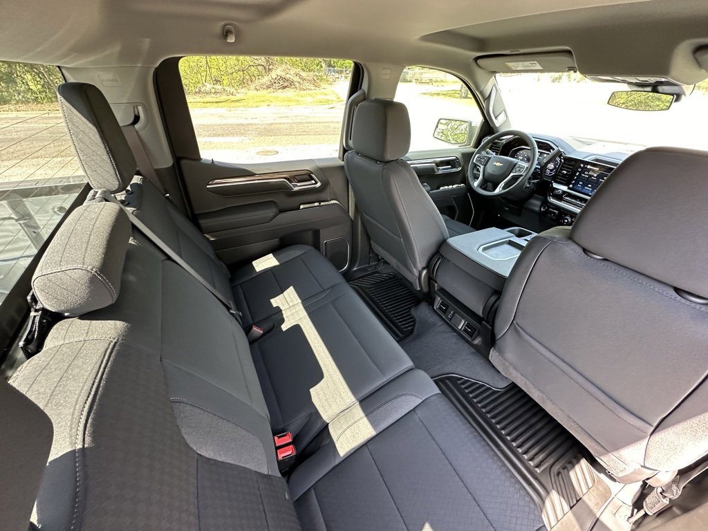 2025 Chevrolet Silverado 1500 LT photo 18