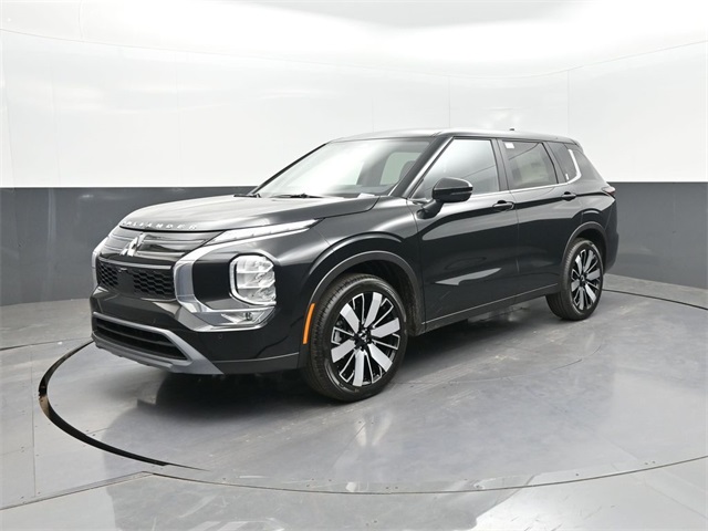 2025 Mitsubishi Outlander SE's photo